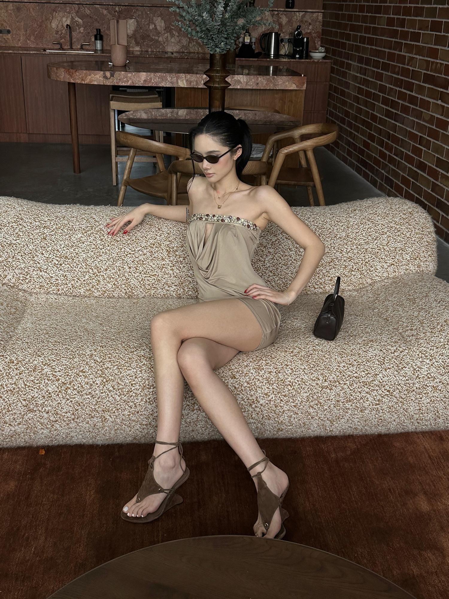 rovente Light Khaki 3d Embellished Strapless Plunge Women's Bodycon Mini Dresses