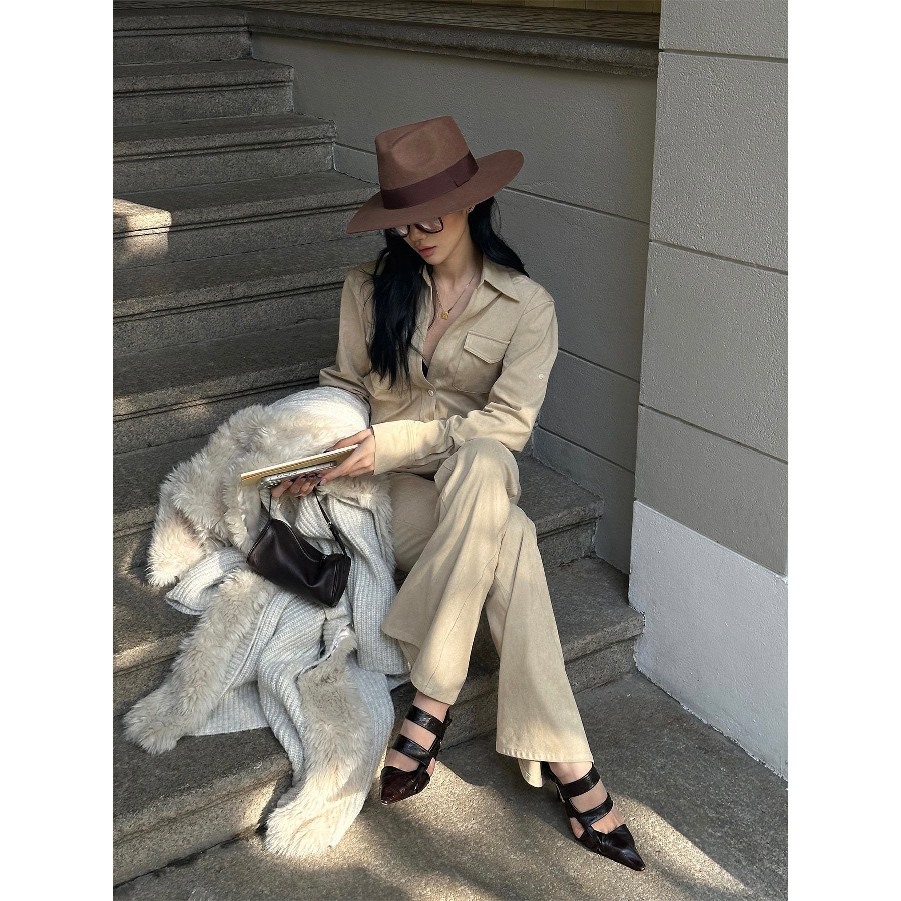 rovente_Light_Khaki_Suede_Collar_V-neck_Cropped_Long_Sleeve_Women's_Polyester_Blouses_1000378056609_MISSTT