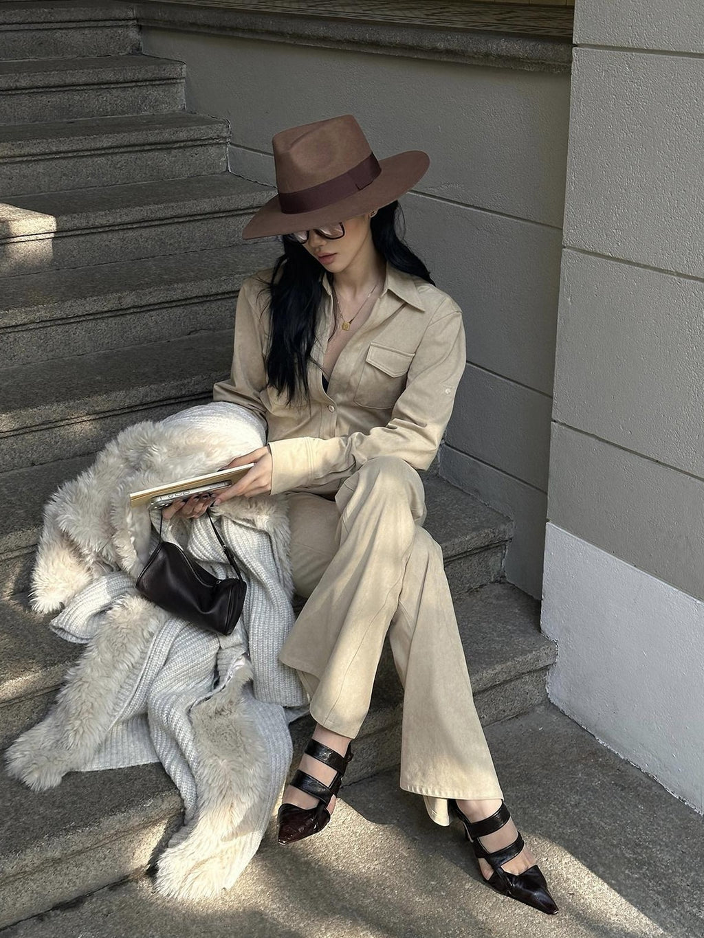 rovente Light Khaki Suede Collar V-neck Cropped Long Sleeve Women's Polyester Blouses