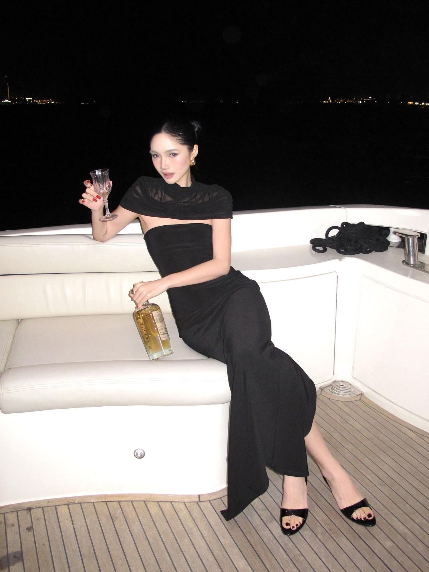 rovente Manhattan Night Black Shoulder Drape Waist Cinching Women's Bodycon Maxi Dresses