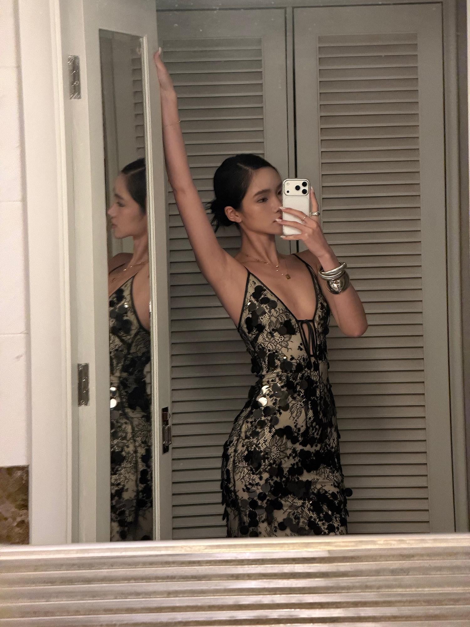 rovente Midnight Black Sequin Deep V Slim Fitted Women's Bodycon Midi Dresses