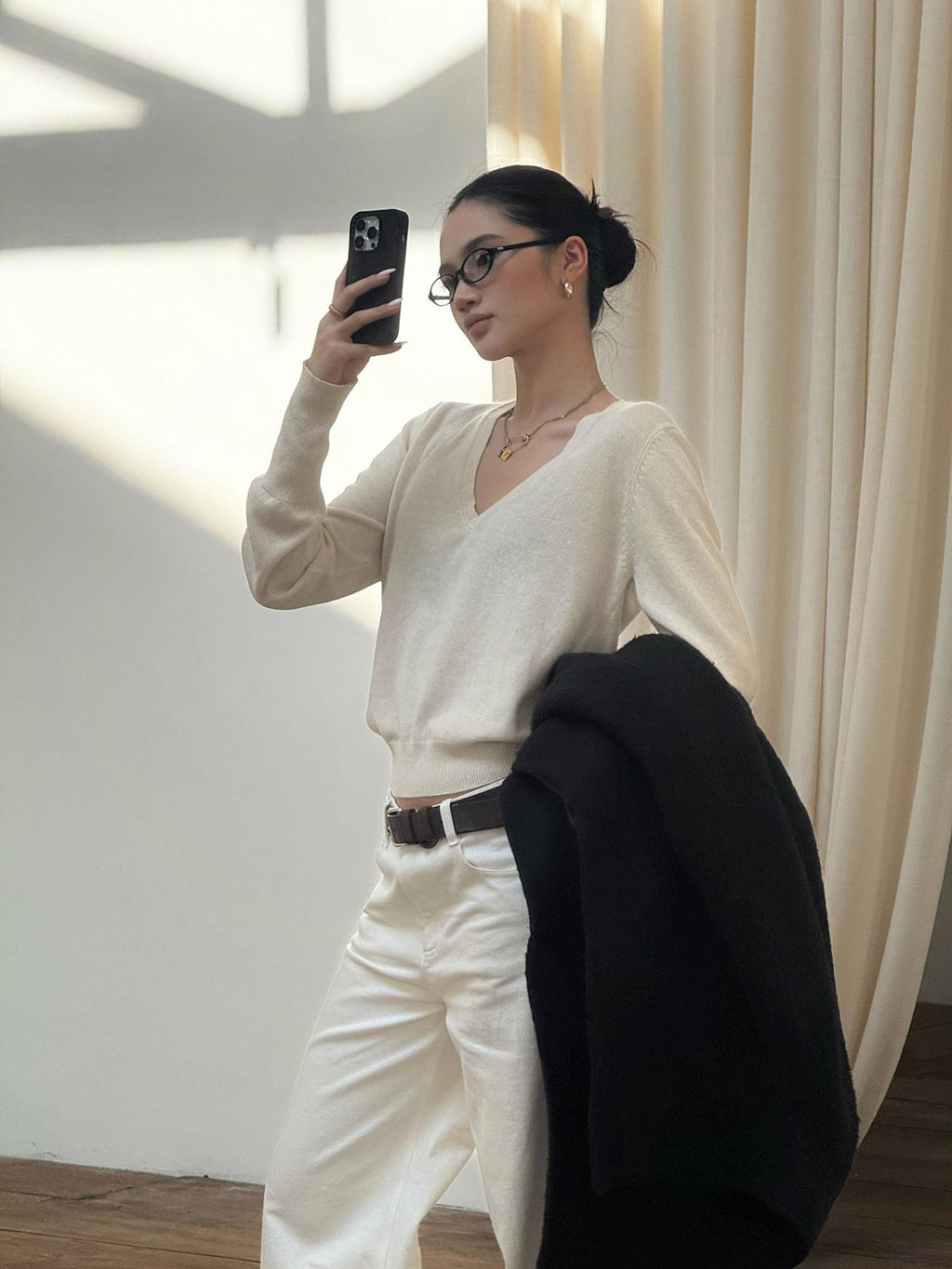 rovente Mist White V-neck Loose Knit Pullover Women's Rabbit Cashmere Sweaters