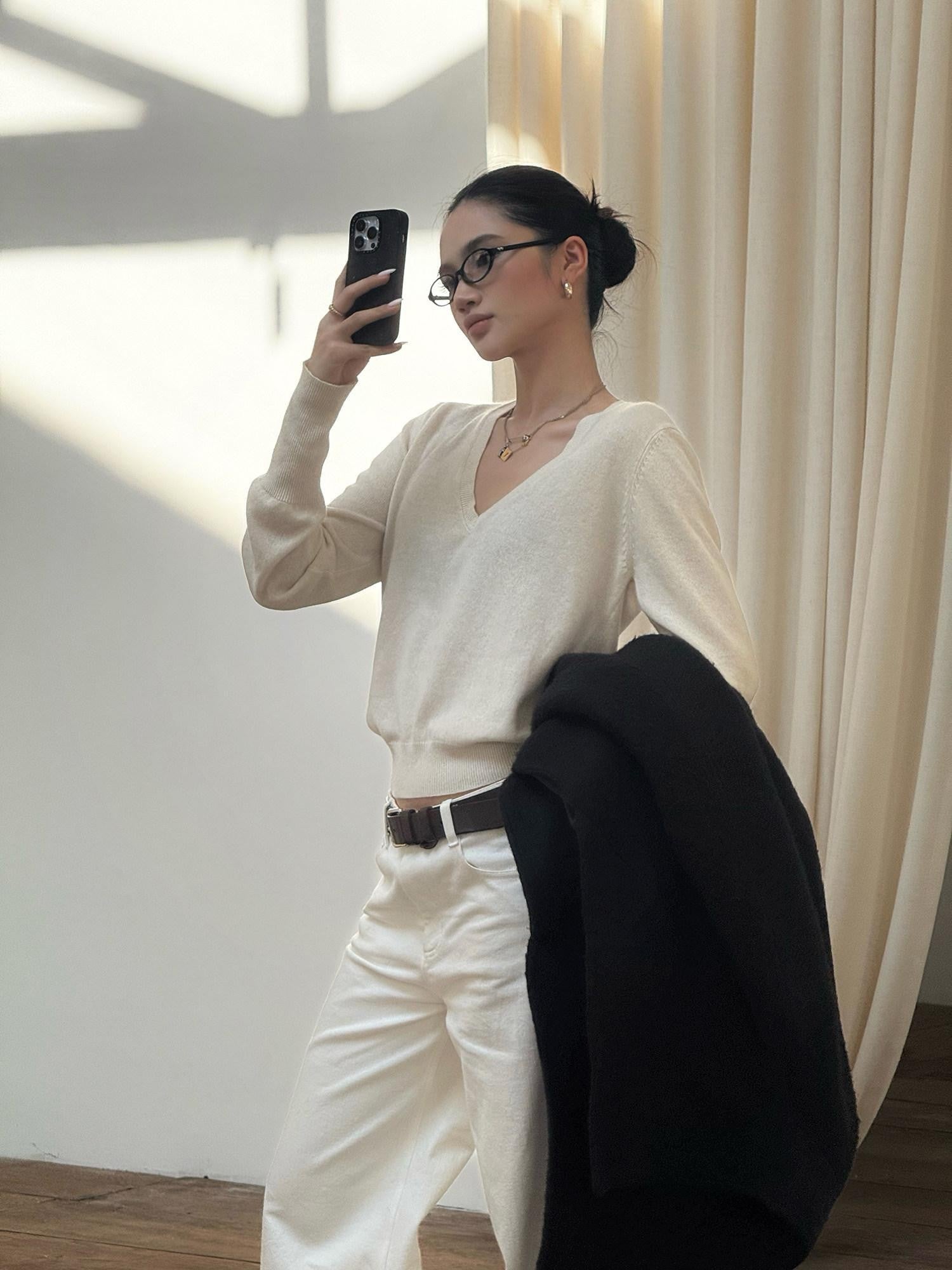 rovente Mist White V-neck Loose Knit Pullover Women's Rabbit Cashmere Sweaters
