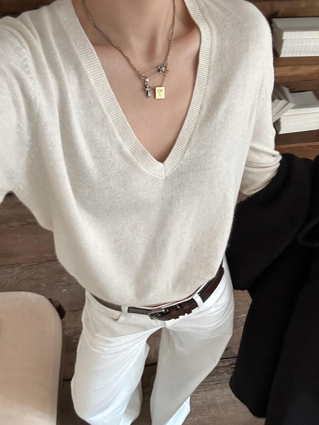 rovente Mist White V-neck Loose Knit Pullover Women's Rabbit Cashmere Sweaters