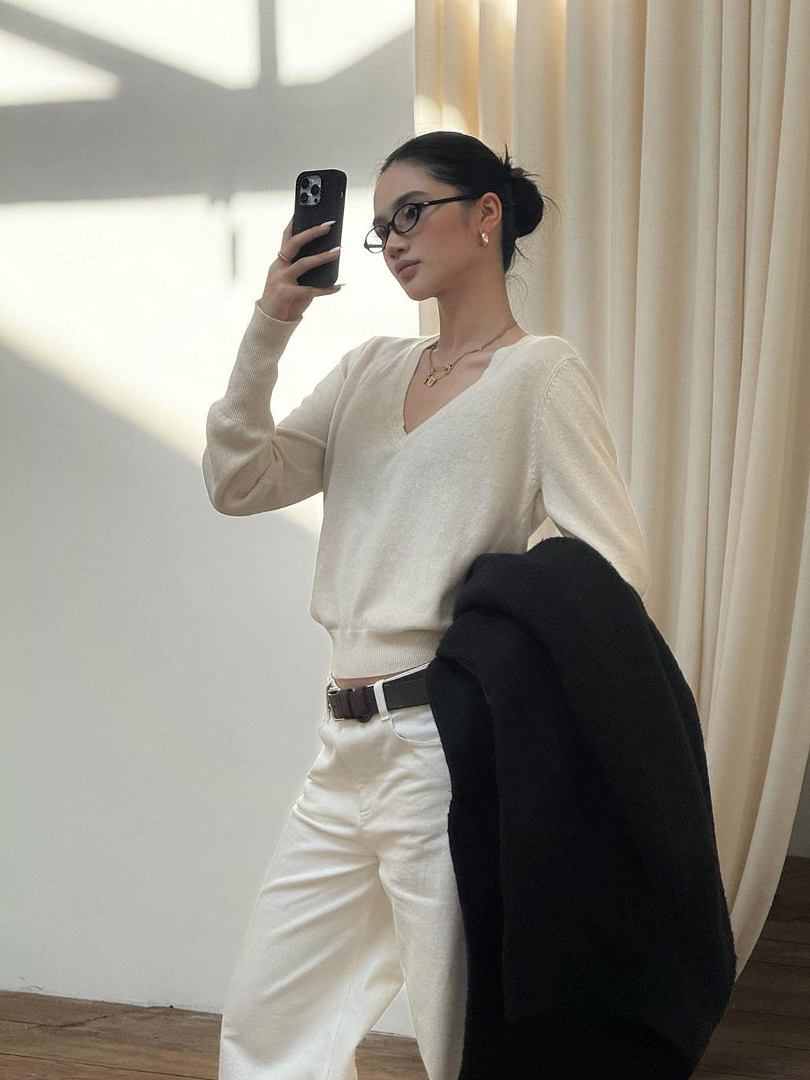 rovente Mist White V-neck Loose Knit Pullover Women's Rabbit Cashmere Sweaters