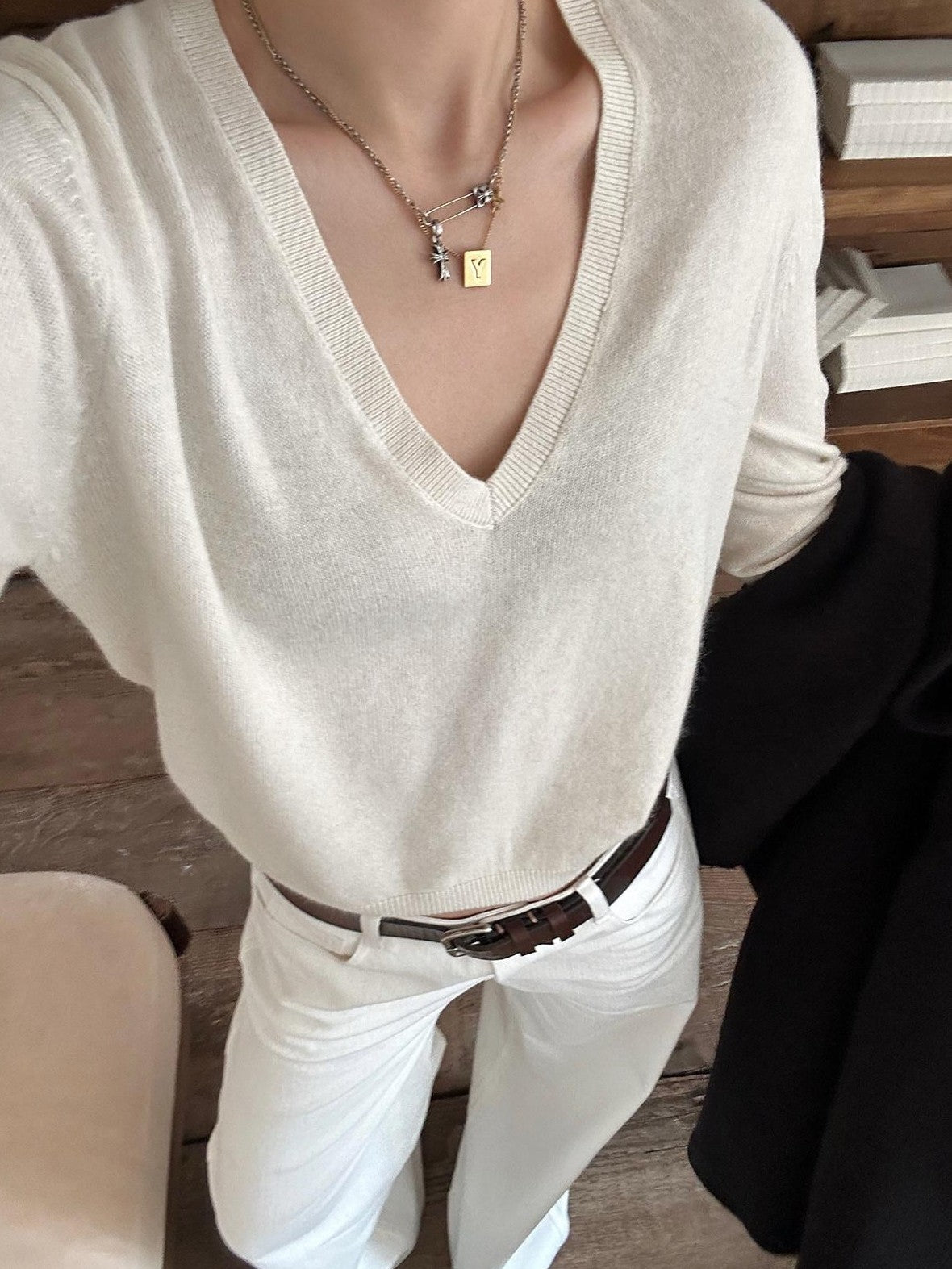rovente Mist White V-neck Loose Knit Pullover Women's Rabbit Cashmere Sweaters