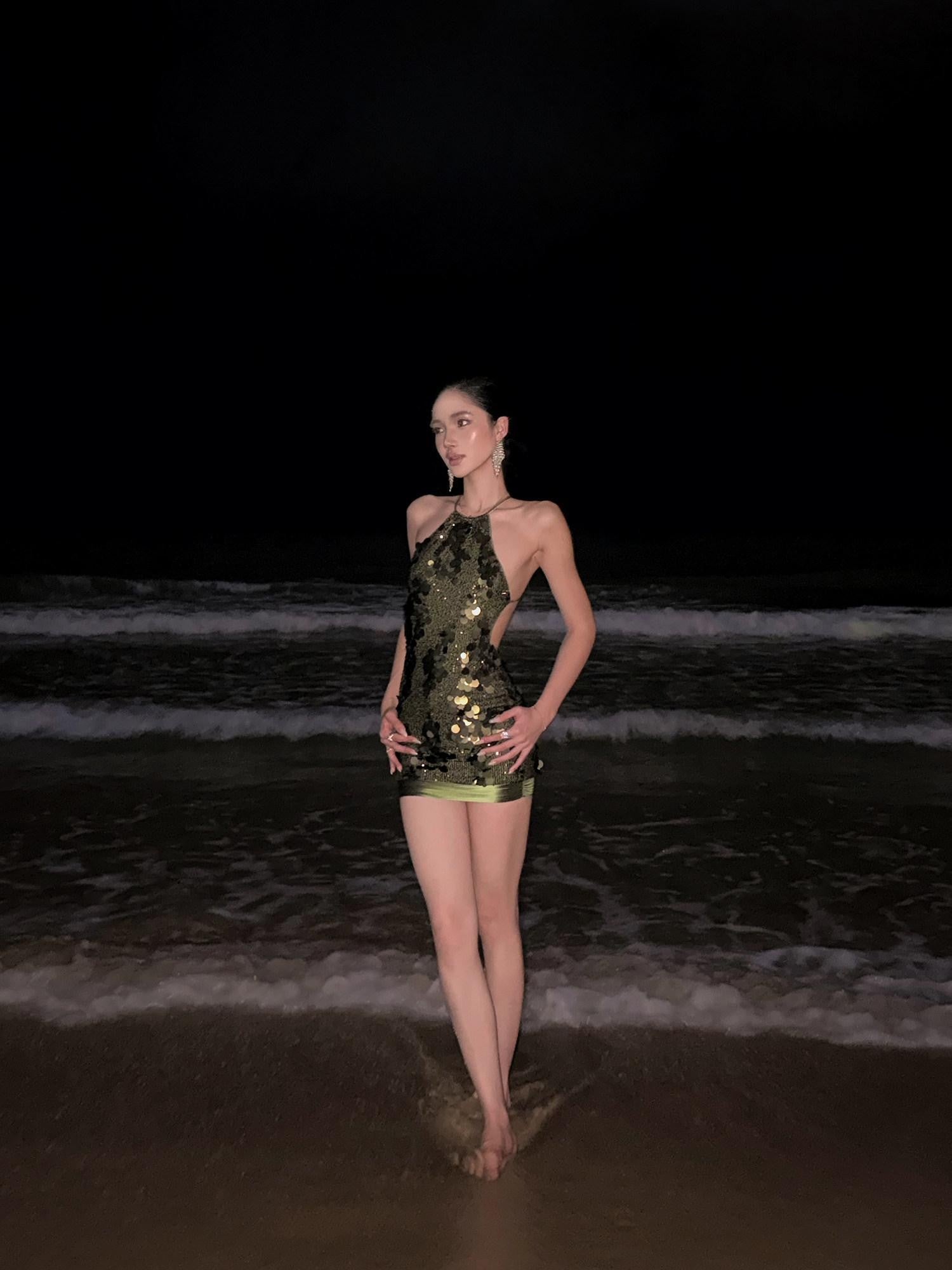 rovente Shimmer Textured Waist Cinching Hip Hugging Women's Sequin Halter Mini Dresses