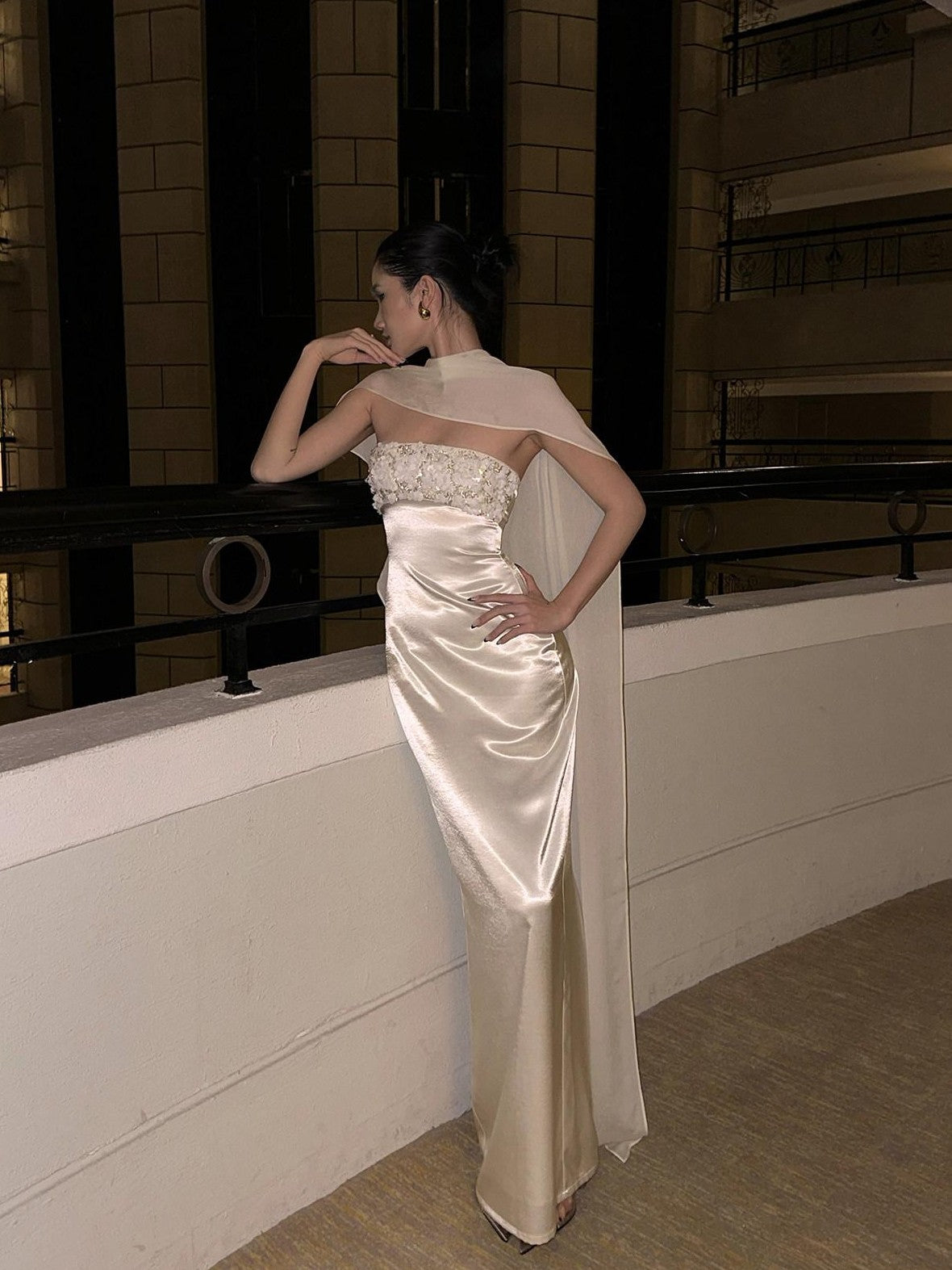 rovente Shimmering White Sequined Shawl Slimming Women's Strapless Maxi Dresses