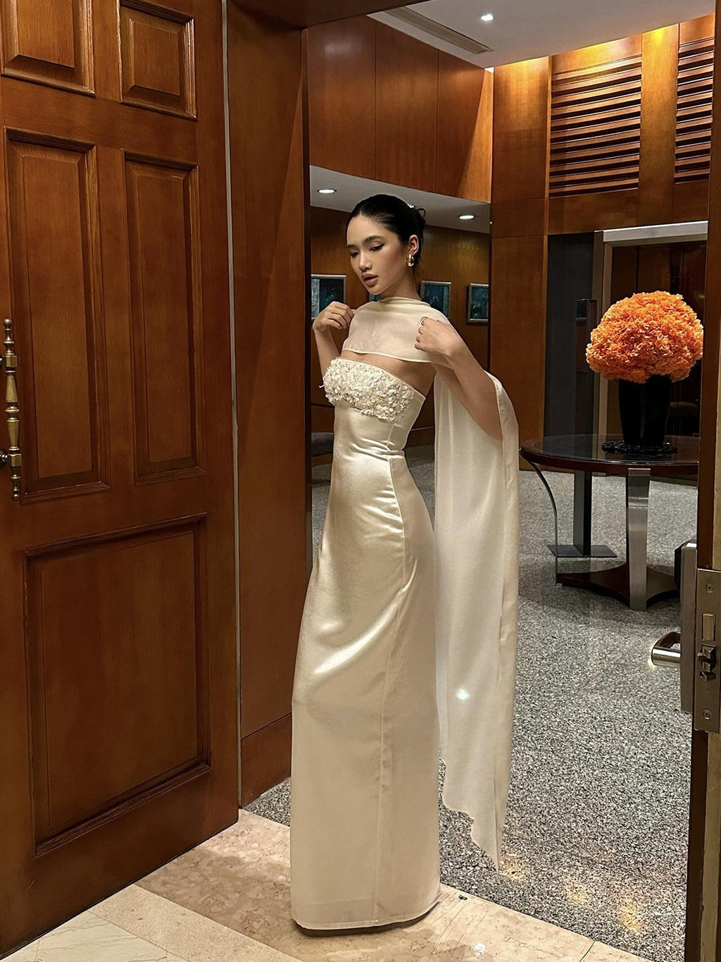 rovente Shimmering White Sequined Shawl Slimming Women's Strapless Maxi Dresses