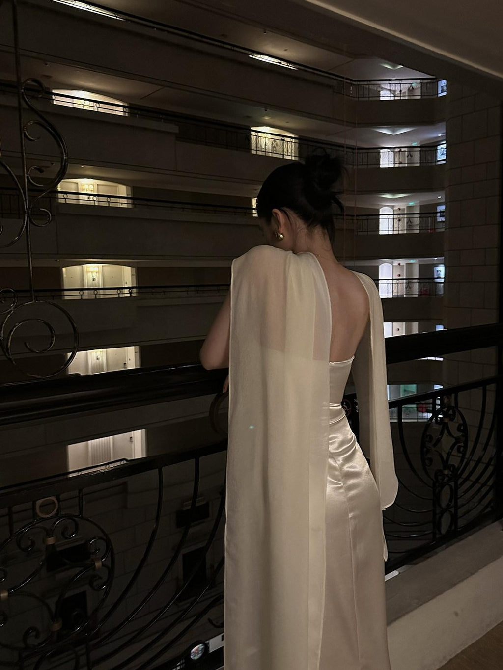 rovente Shimmering White Sequined Shawl Slimming Women's Strapless Maxi Dresses