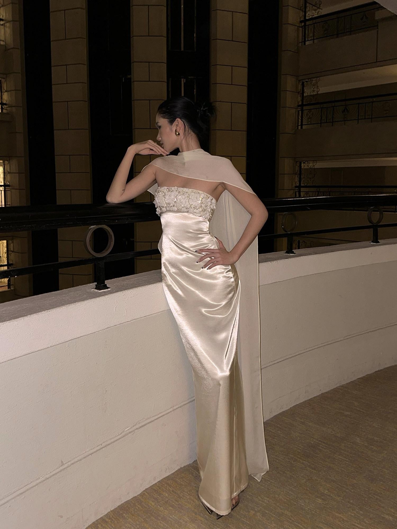 rovente Shimmering White Sequined Shawl Slimming Women's Strapless Maxi Dresses