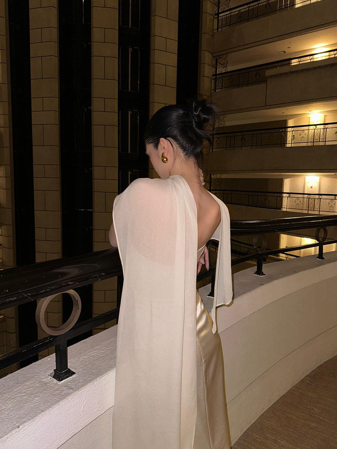 rovente Shimmering White Sequined Shawl Slimming Women's Strapless Maxi Dresses