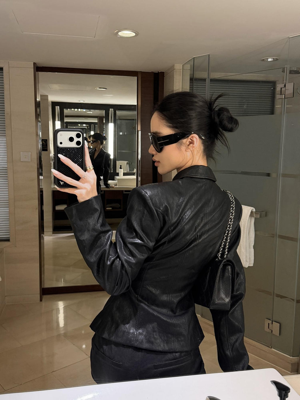 rovente Solid Color Slim Waist Button Front Women's Leather Jackets