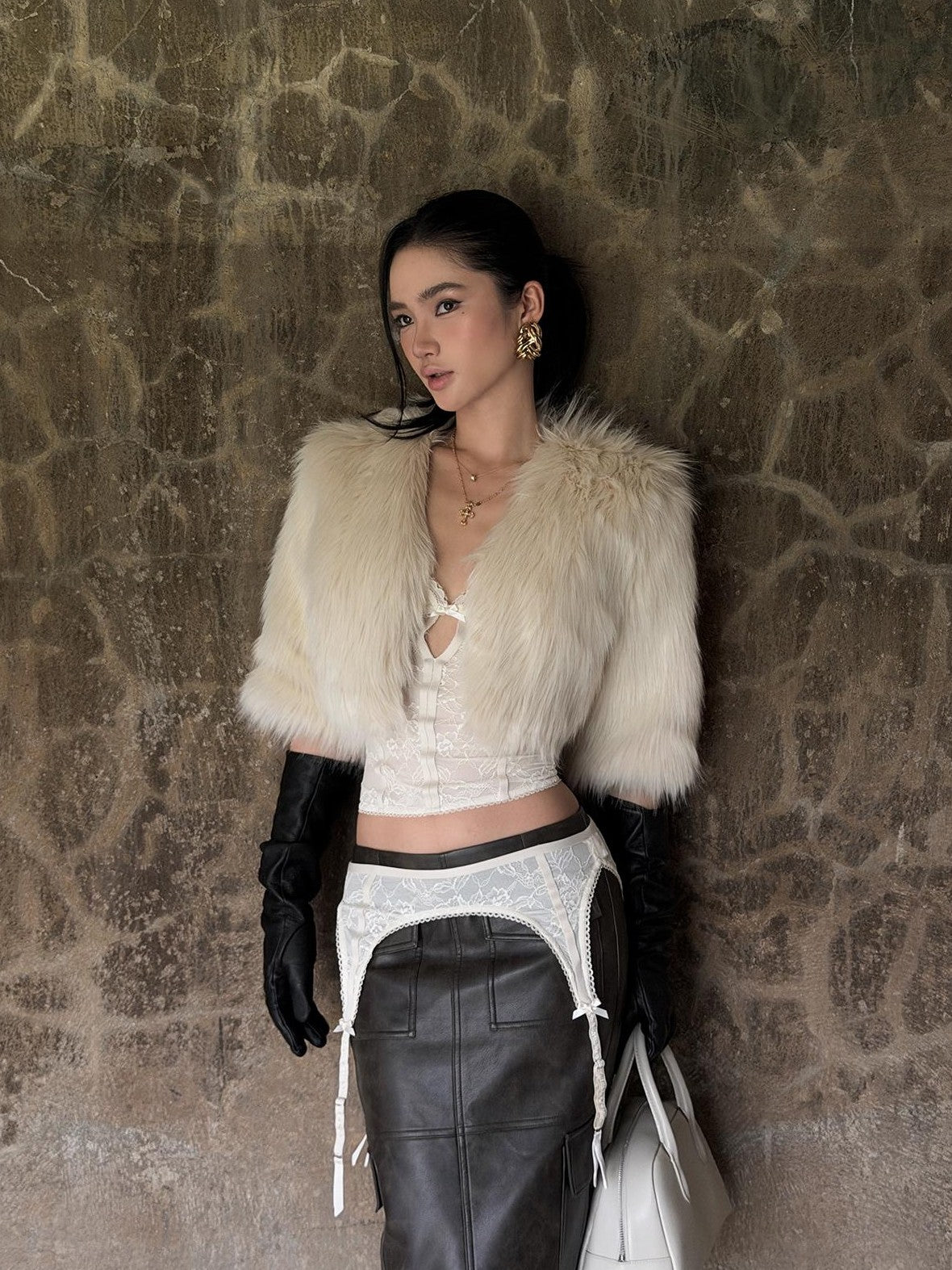 rovente Solid Cropped Seven Sleeve Loose Fit Women's Faux Fur Coats
