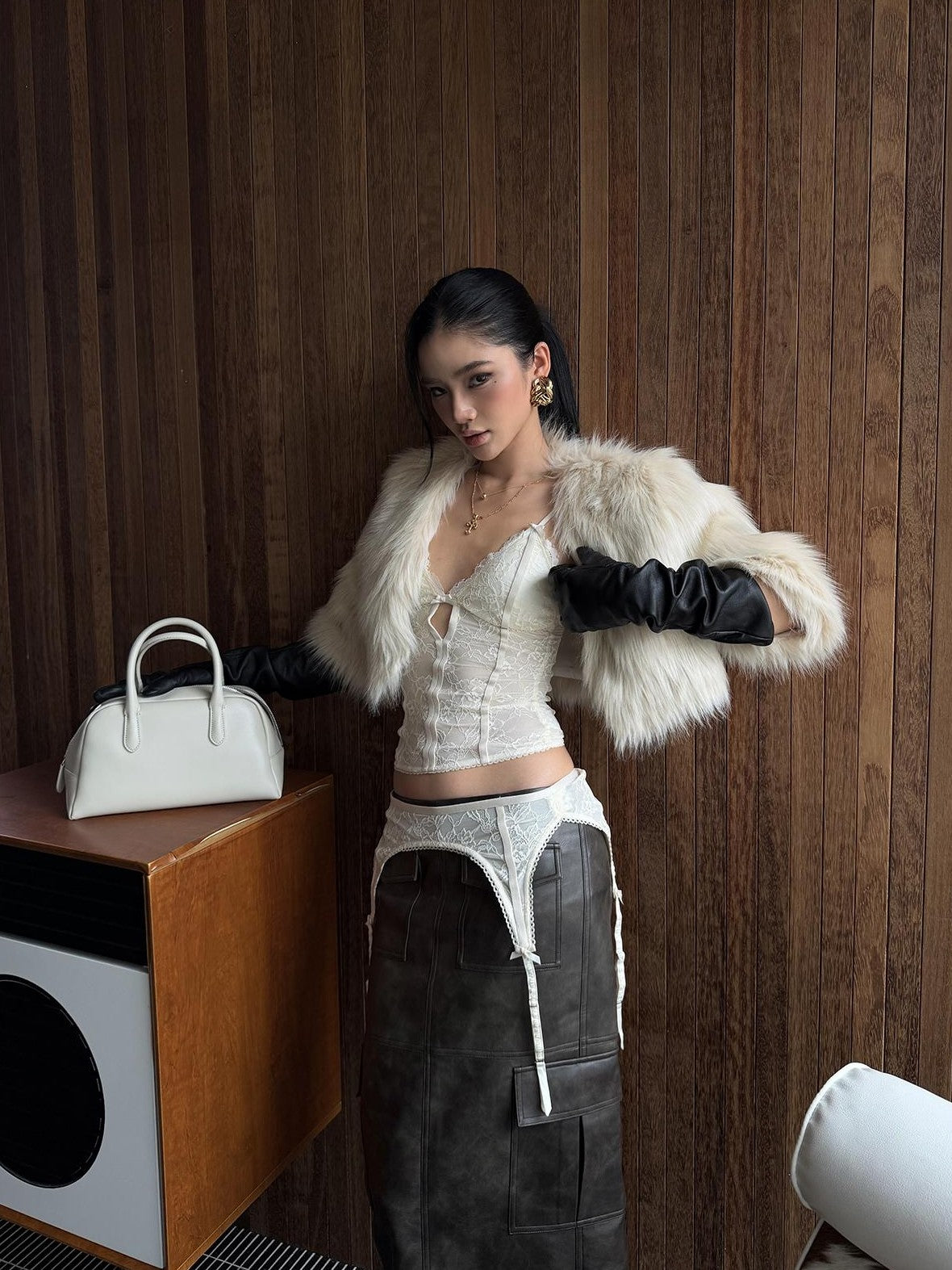 rovente Solid Cropped Seven Sleeve Loose Fit Women's Faux Fur Coats