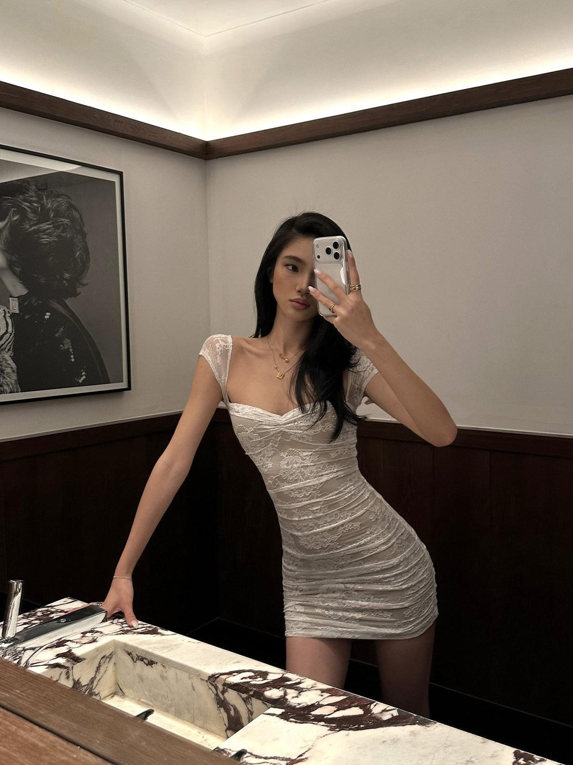 rovente White Curved Cap Sleeve Hip Hugging Women's Lace Bodycon Mini Dresses