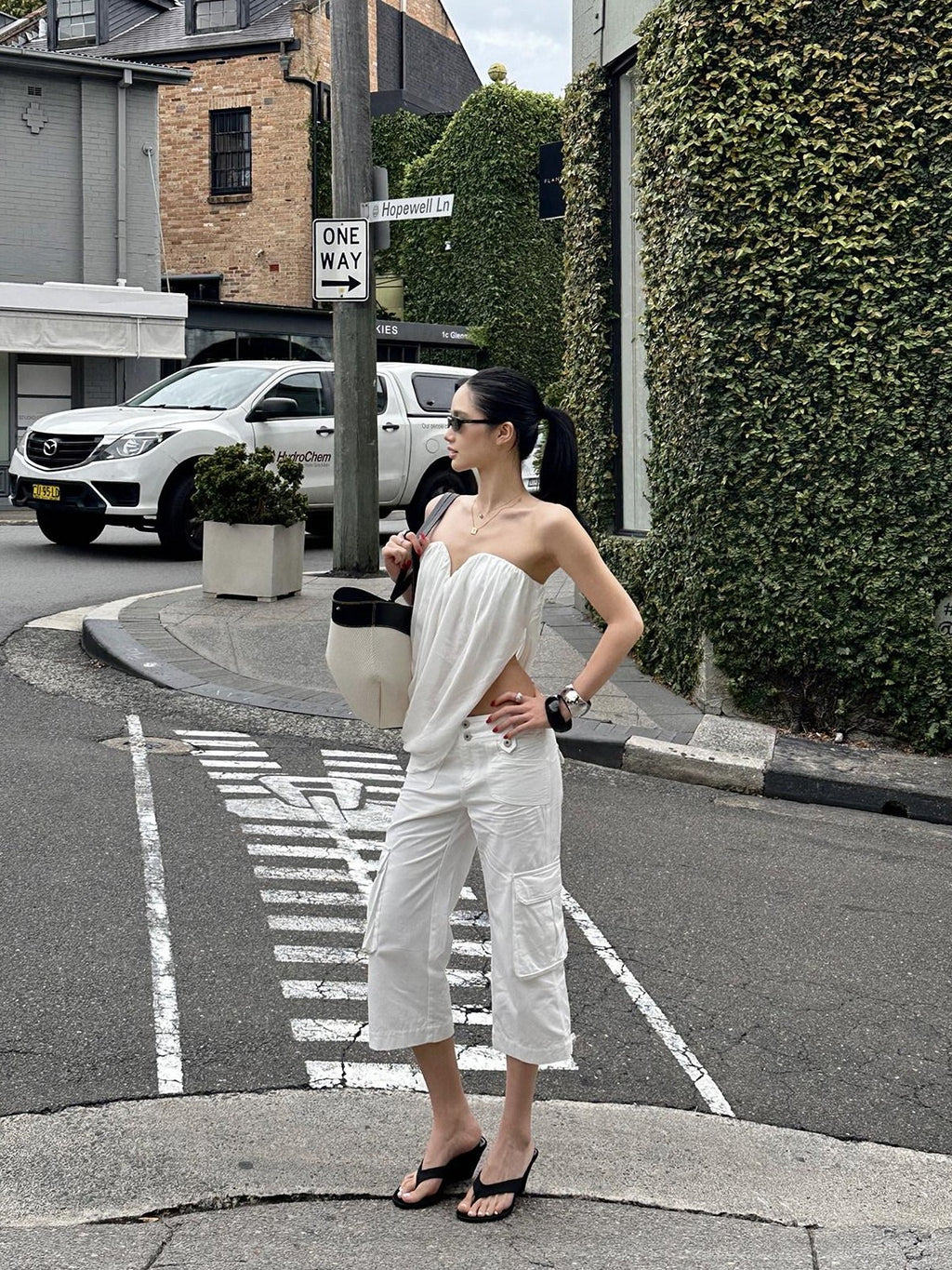 rovente White Deconstructed Cargo Pockets Zip Fly Straight Women's Cotton Capri Pants