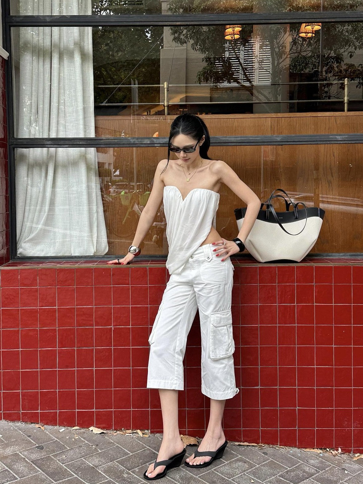 rovente White Deconstructed Cargo Pockets Zip Fly Straight Women's Cotton Capri Pants