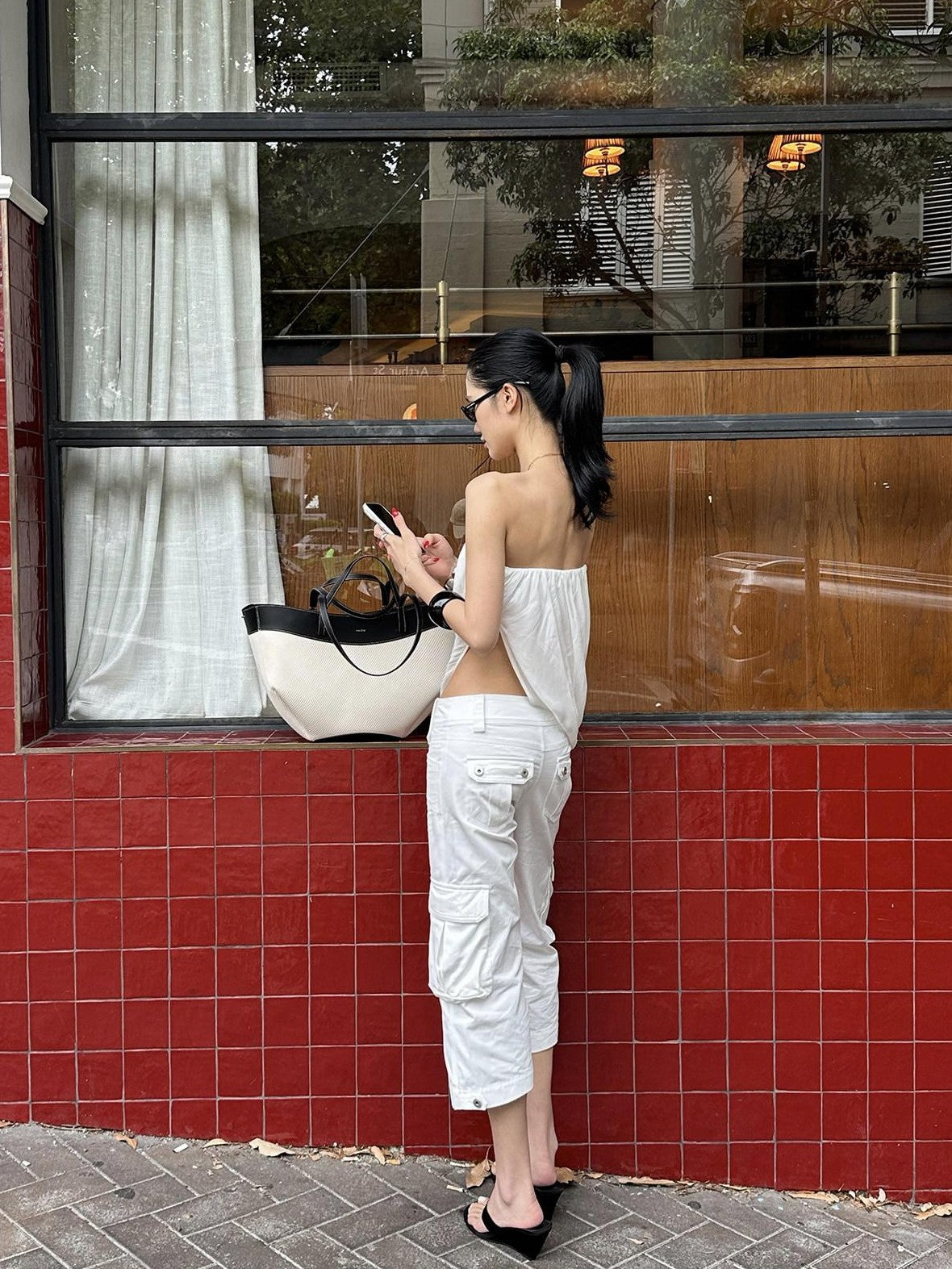 rovente White Deconstructed Cargo Pockets Zip Fly Straight Women's Cotton Capri Pants