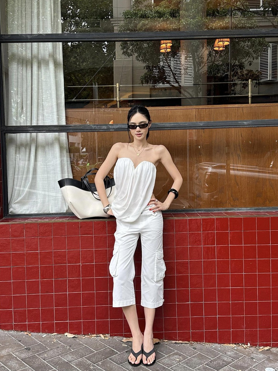 rovente White Deconstructed Cargo Pockets Zip Fly Straight Women's Cotton Capri Pants
