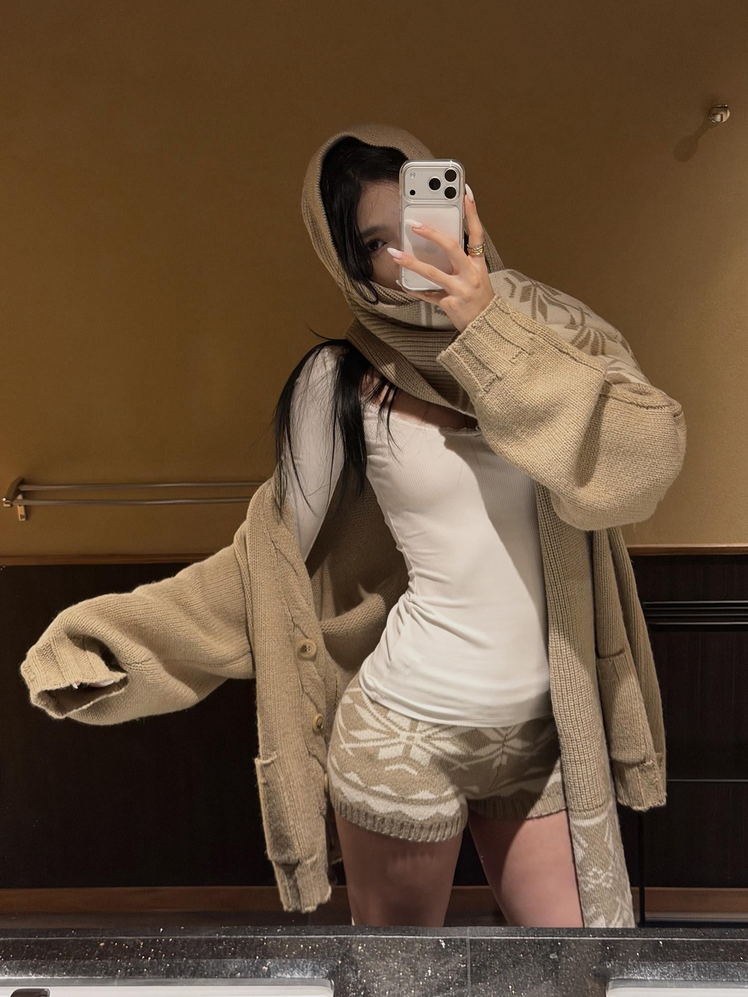 rovente White Knit U Neck 3d Bow Slim Fit Women's Cotton Blend Long Sleeve T-shirts