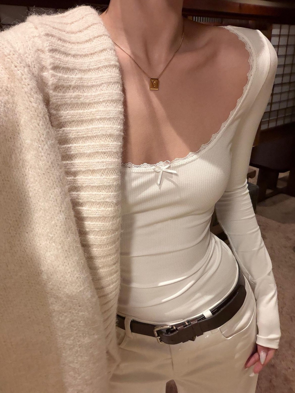 rovente White Knit U Neck 3d Bow Slim Fit Women's Cotton Blend Long Sleeve T-shirts