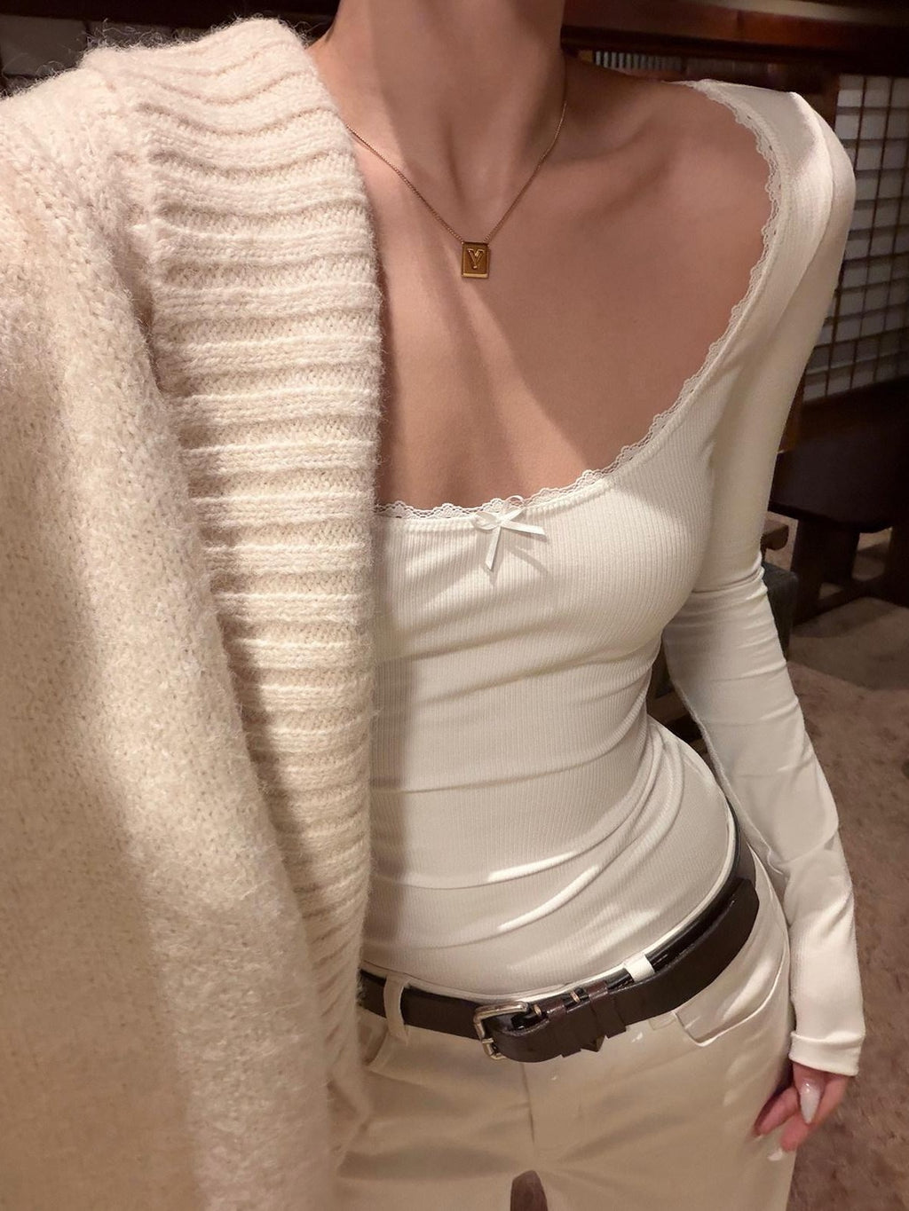 rovente White Knit U Neck 3d Bow Slim Fit Women's Cotton Blend Long Sleeve T-shirts