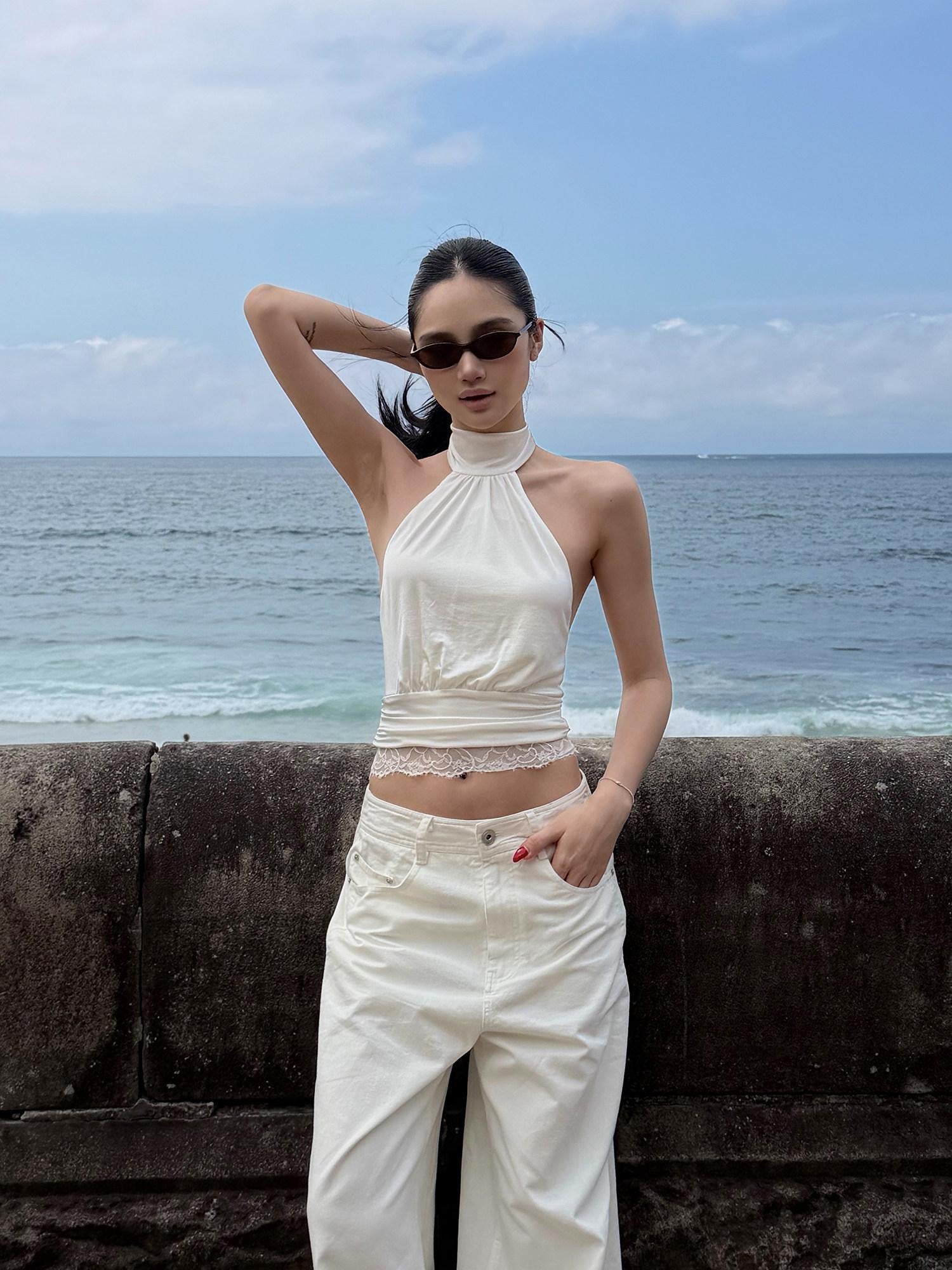 rovente White Lace Stand Collar Slim Cropped Women's Acetate High Stretch Halter Tops