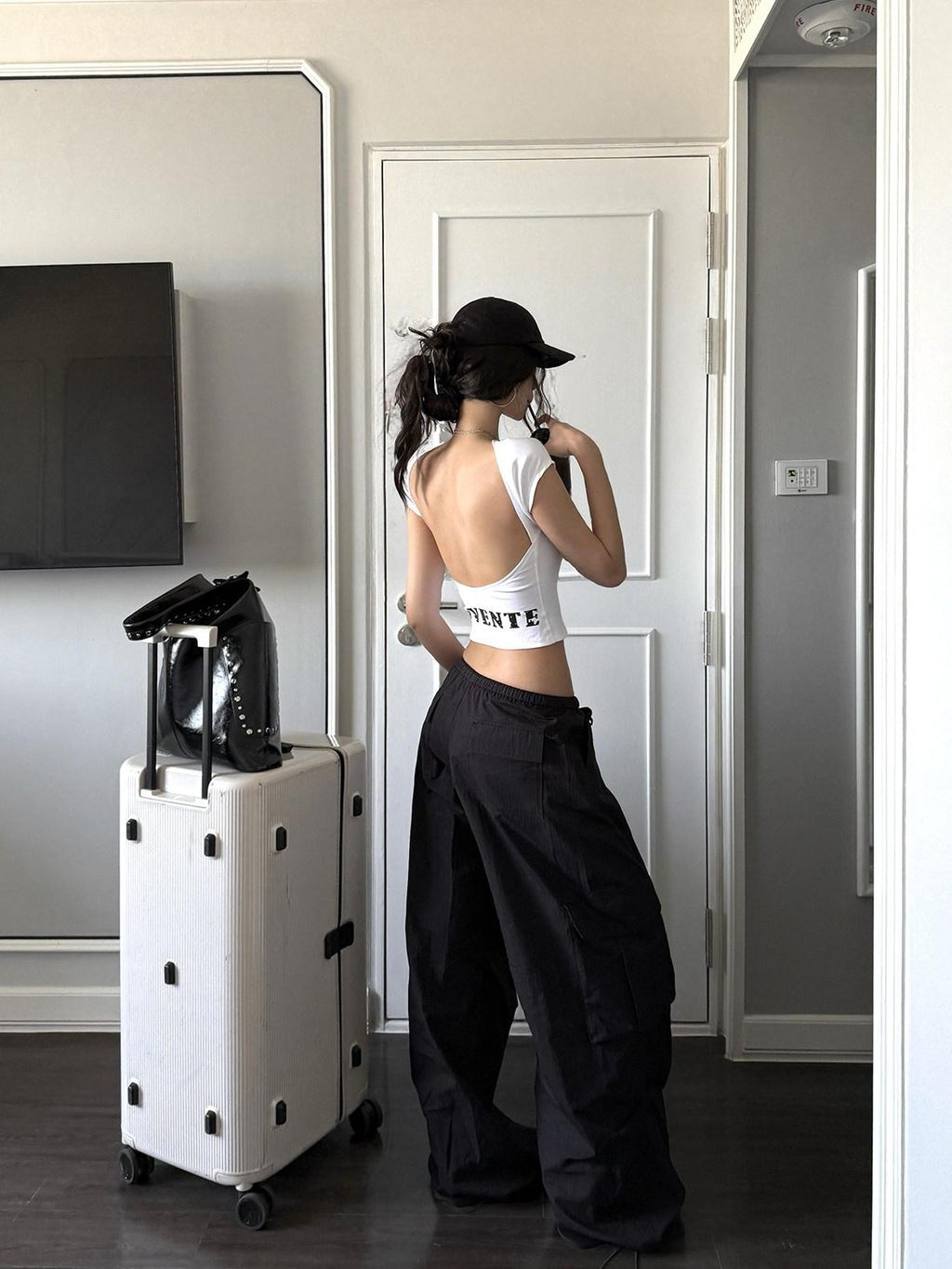 rovente White Letter Print Short Sleeve Slim Fit Backless Women's Cotton Blend Crop Tops