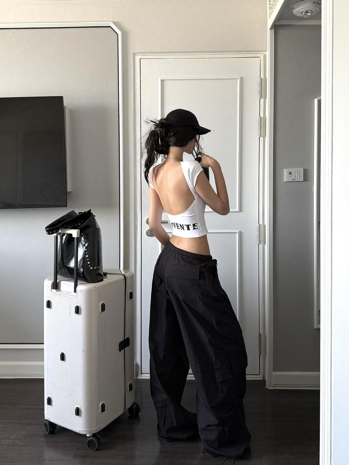 rovente White Letter Print Short Sleeve Slim Fit Backless Women's Cotton Blend Crop Tops