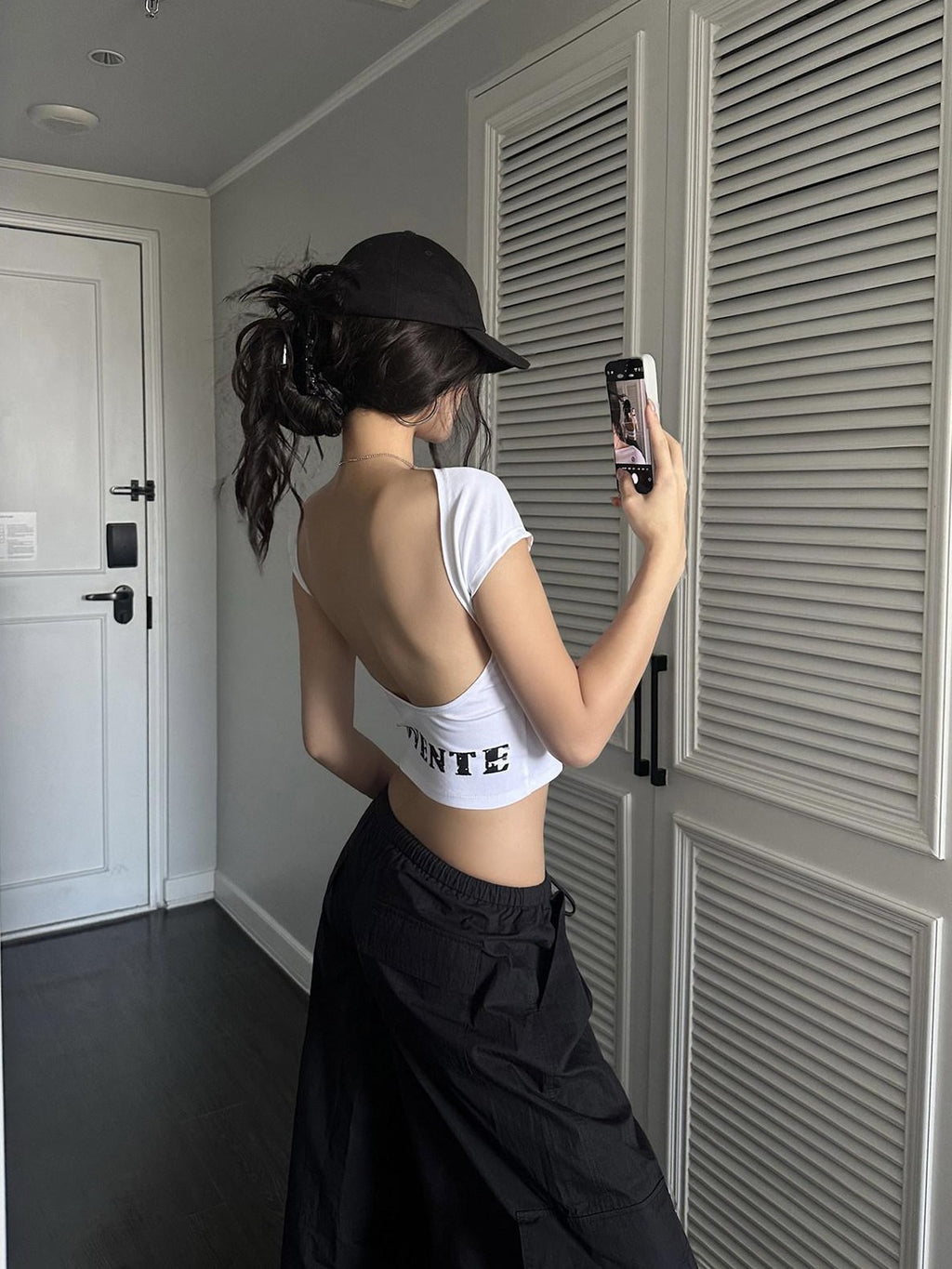 rovente White Letter Print Short Sleeve Slim Fit Backless Women's Cotton Blend Crop Tops