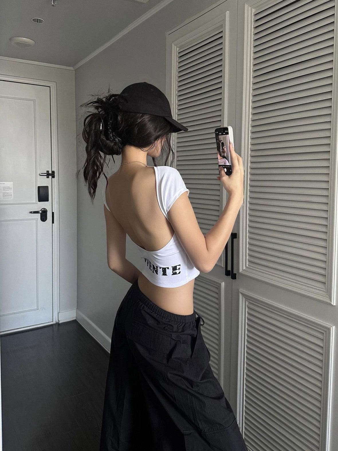 rovente White Letter Print Short Sleeve Slim Fit Backless Women's Cotton Blend Crop Tops