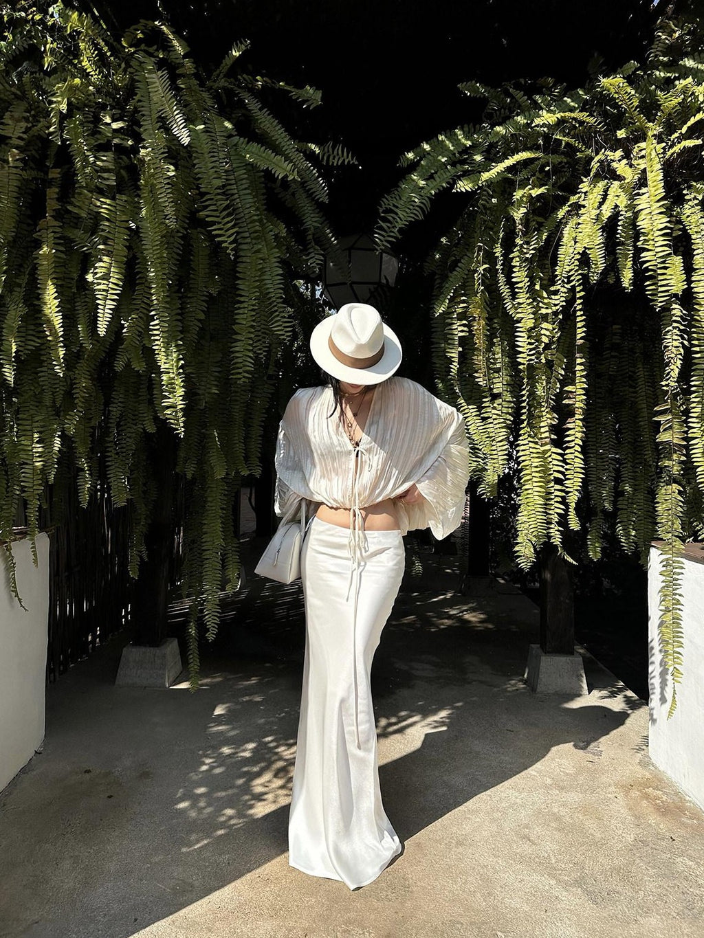 rovente White Mermaid Fishtail Low Waist Slim Women's Acetate Blend Maxi Skirts