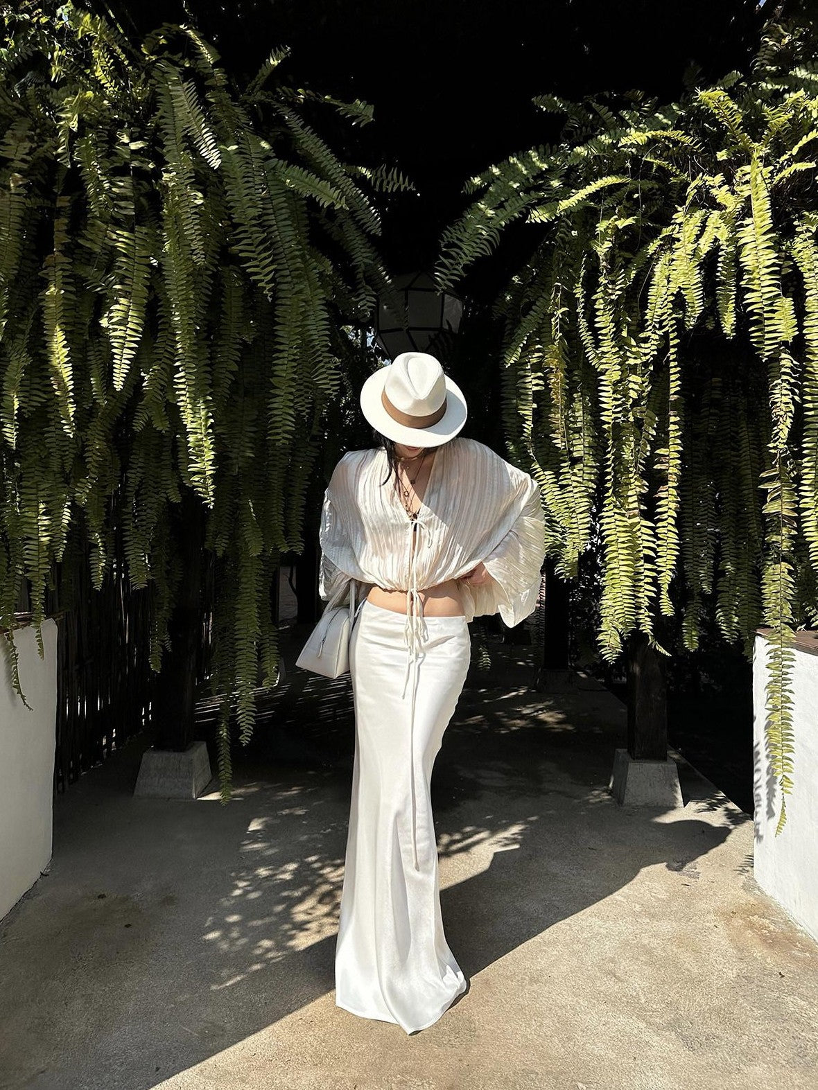rovente White Mermaid Fishtail Low Waist Slim Women's Acetate Blend Maxi Skirts