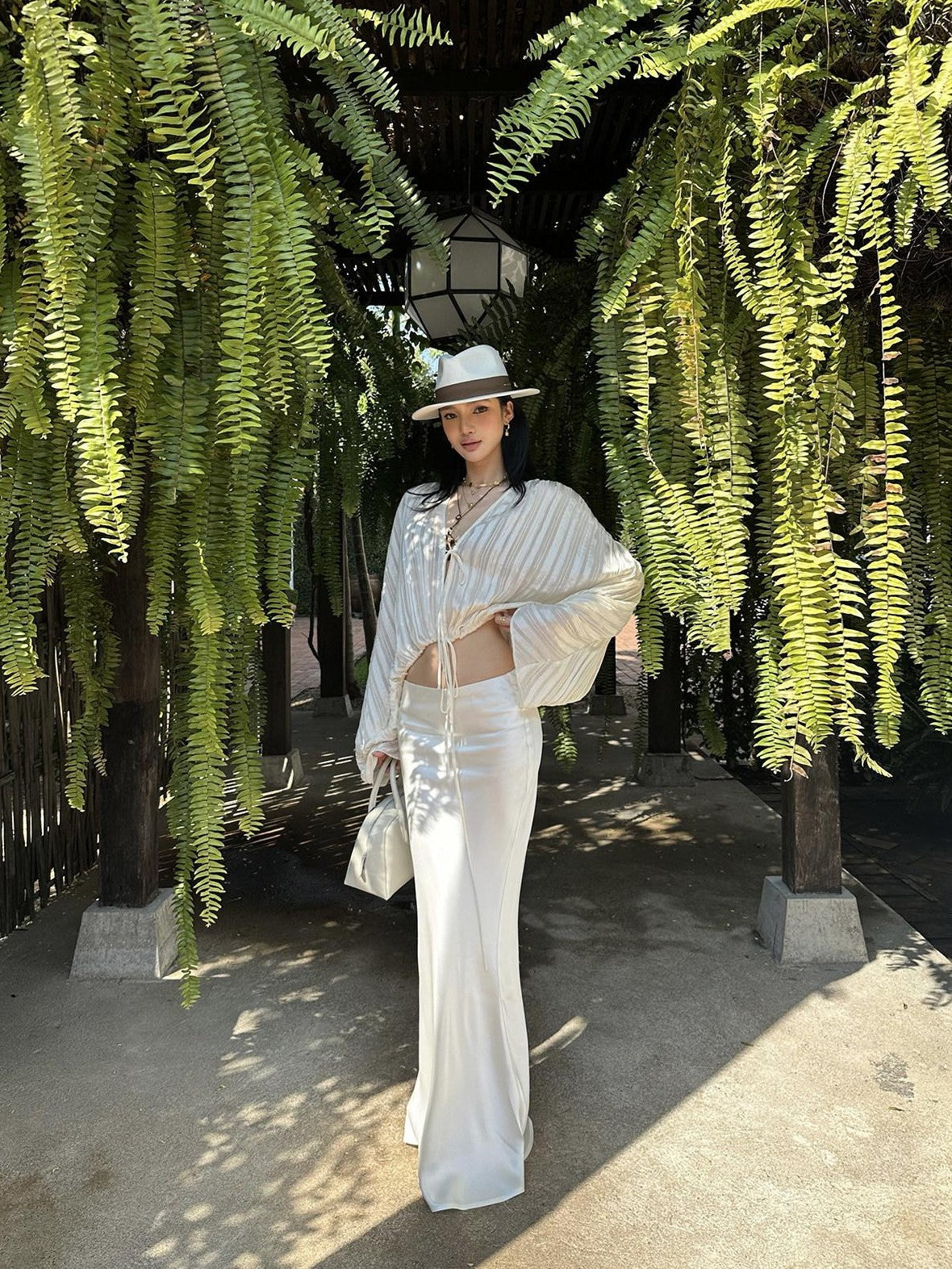 rovente White Mermaid Fishtail Low Waist Slim Women's Acetate Blend Maxi Skirts