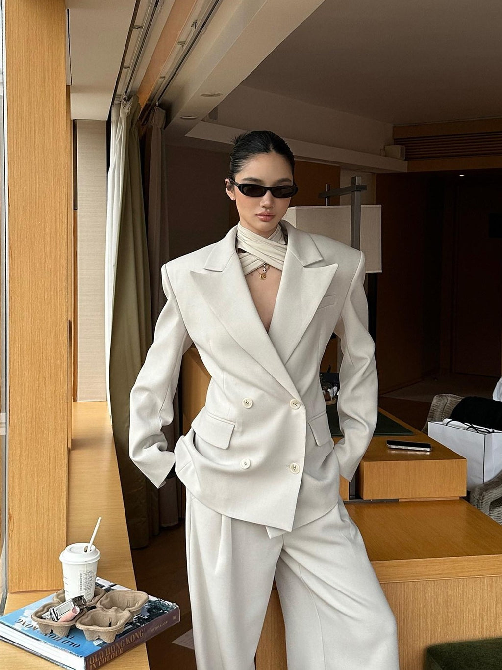 rovente White Notched Lapel Double Breasted Padded Shoulders Women's Polyester Blazers