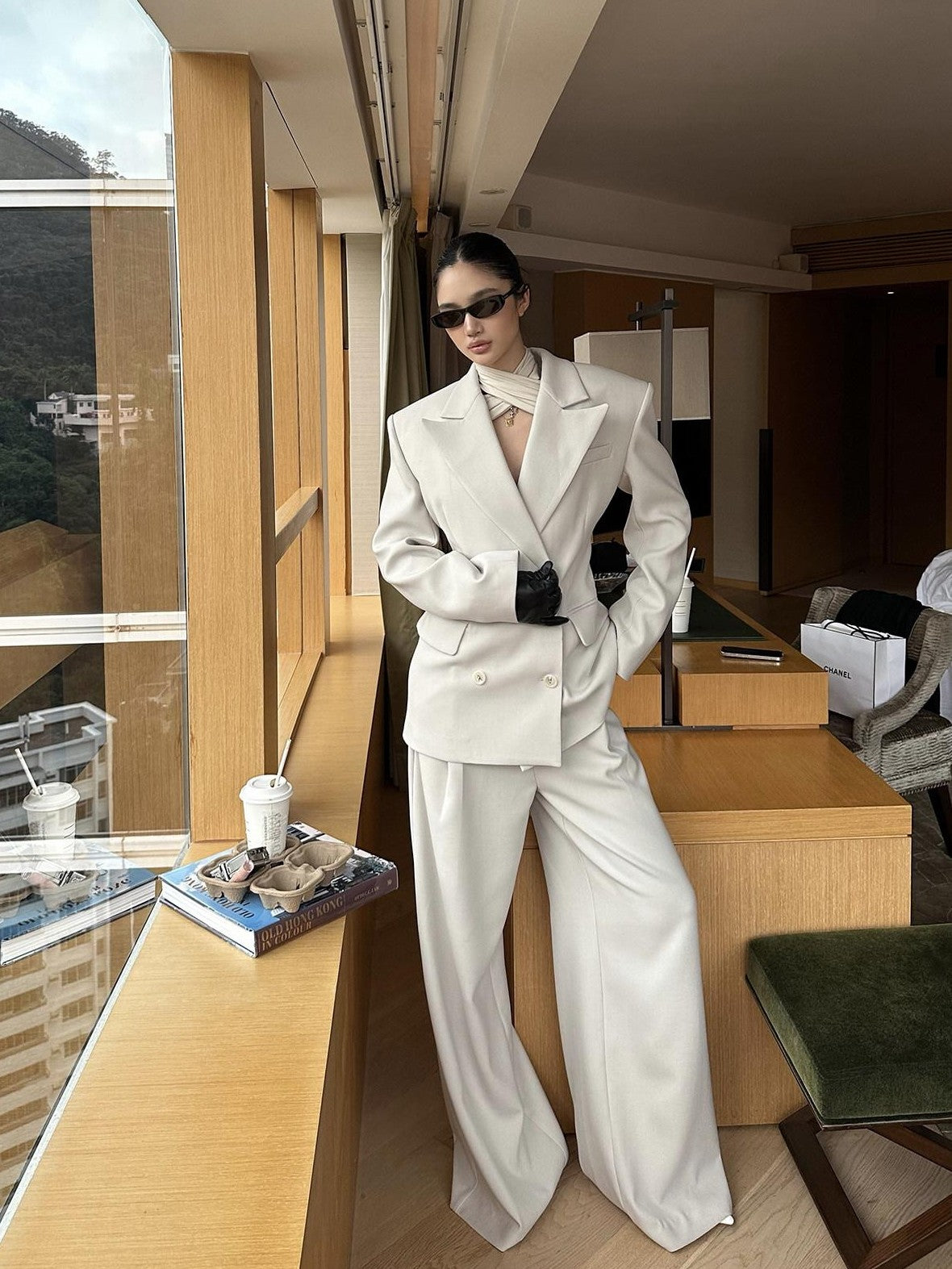 rovente White Notched Lapel Double Breasted Padded Shoulders Women's Polyester Blazers