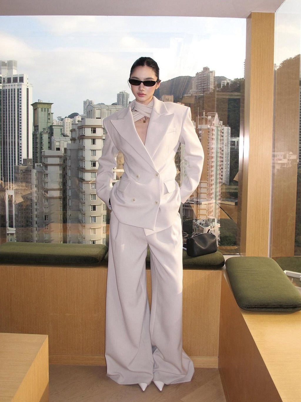 rovente White Notched Lapel Double Breasted Padded Shoulders Women's Polyester Blazers