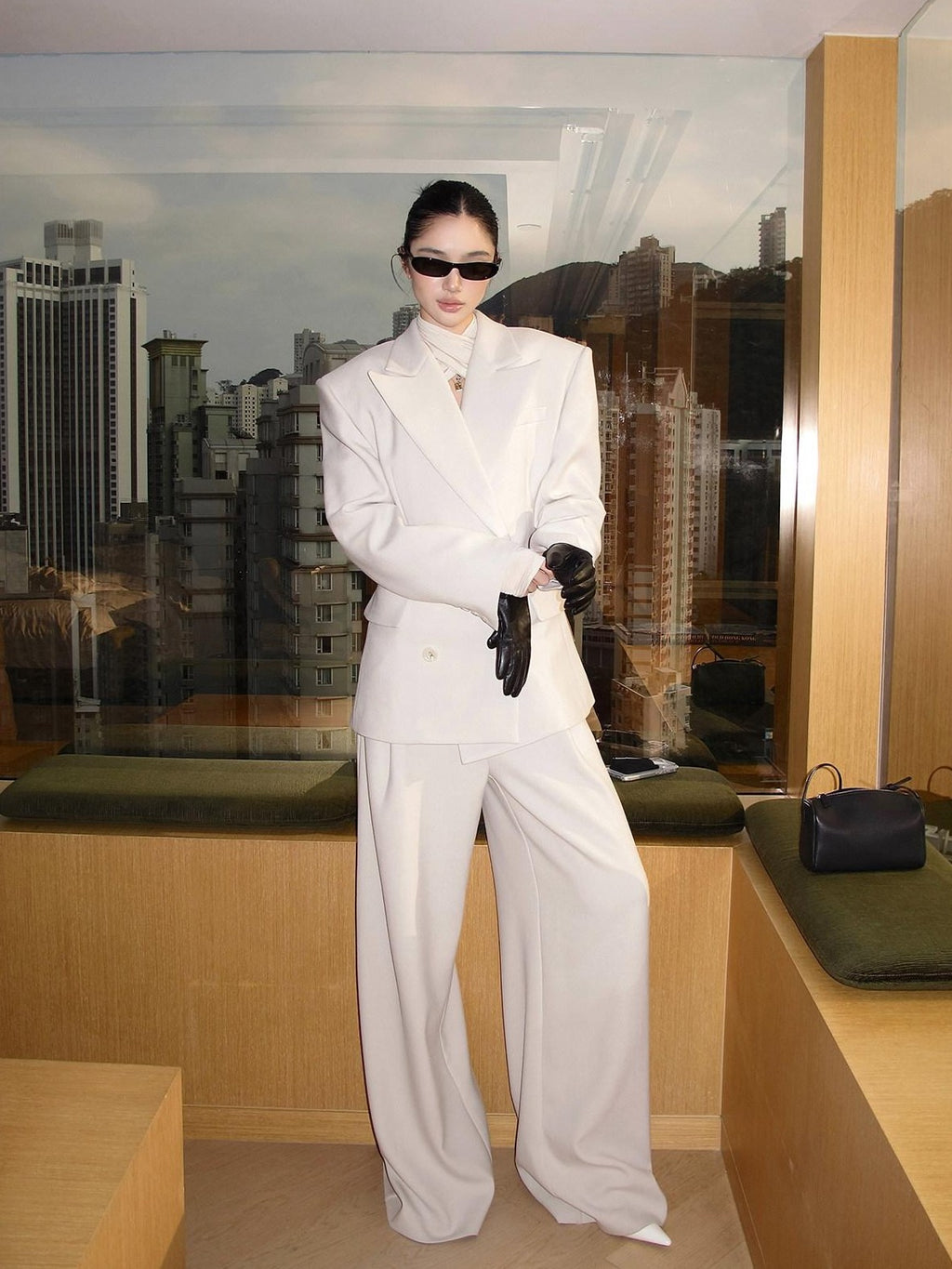 rovente White Notched Lapel Double Breasted Padded Shoulders Women's Polyester Blazers