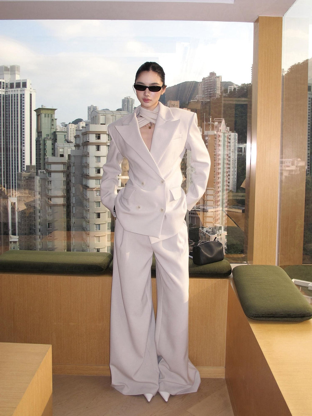 rovente White Notched Lapel Double Breasted Padded Shoulders Women's Polyester Blazers