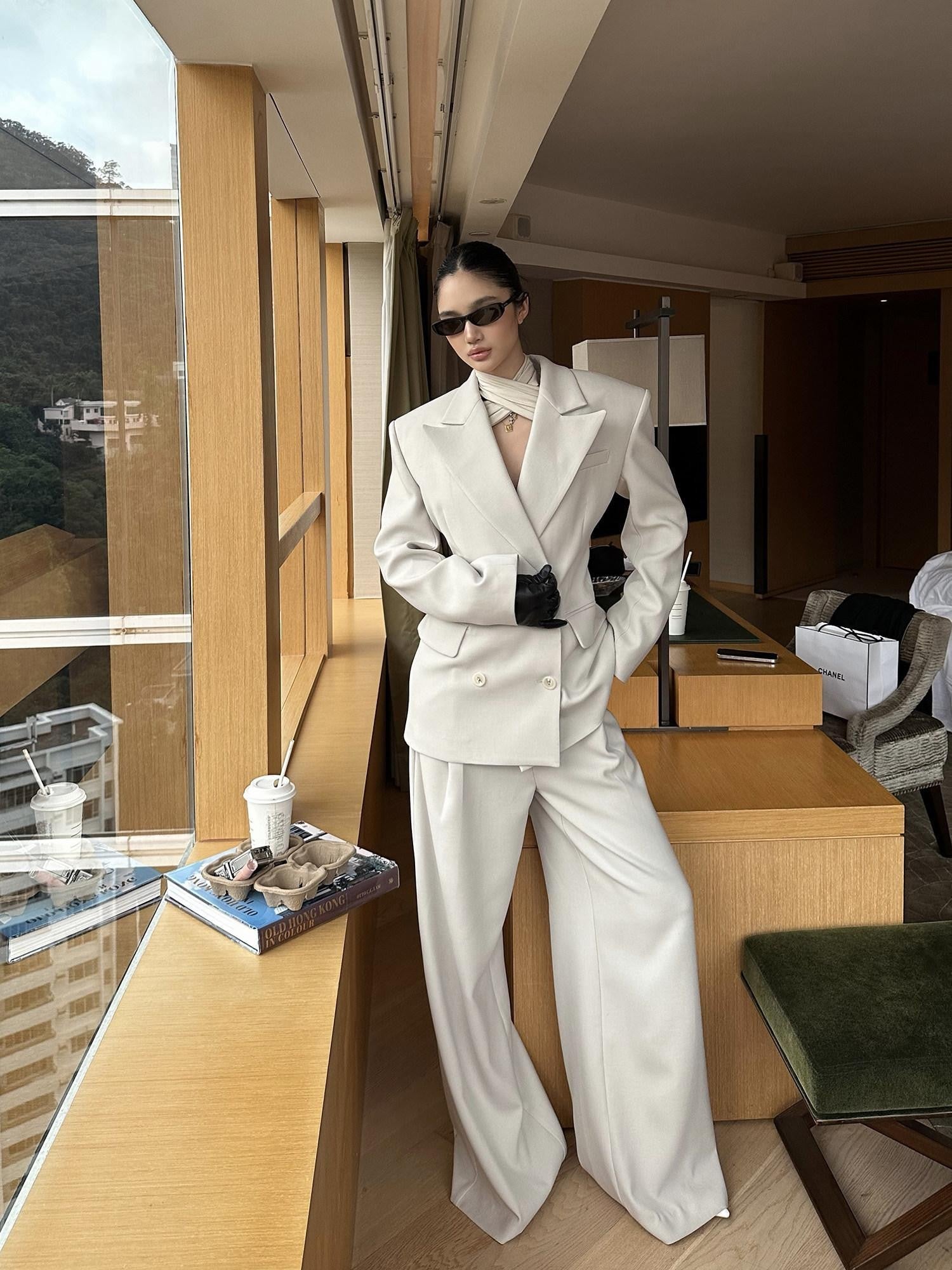 rovente White Notched Lapel Double Breasted Padded Shoulders Women's Polyester Blazers