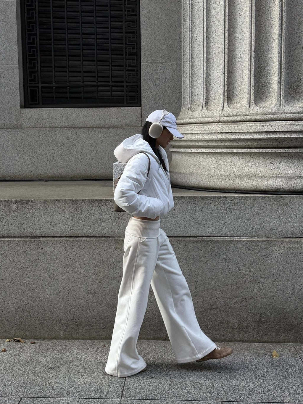 rovente White Ribbed High Waist Micro Flare Pockets Knit Women's Cotton Blend Sweatpants
