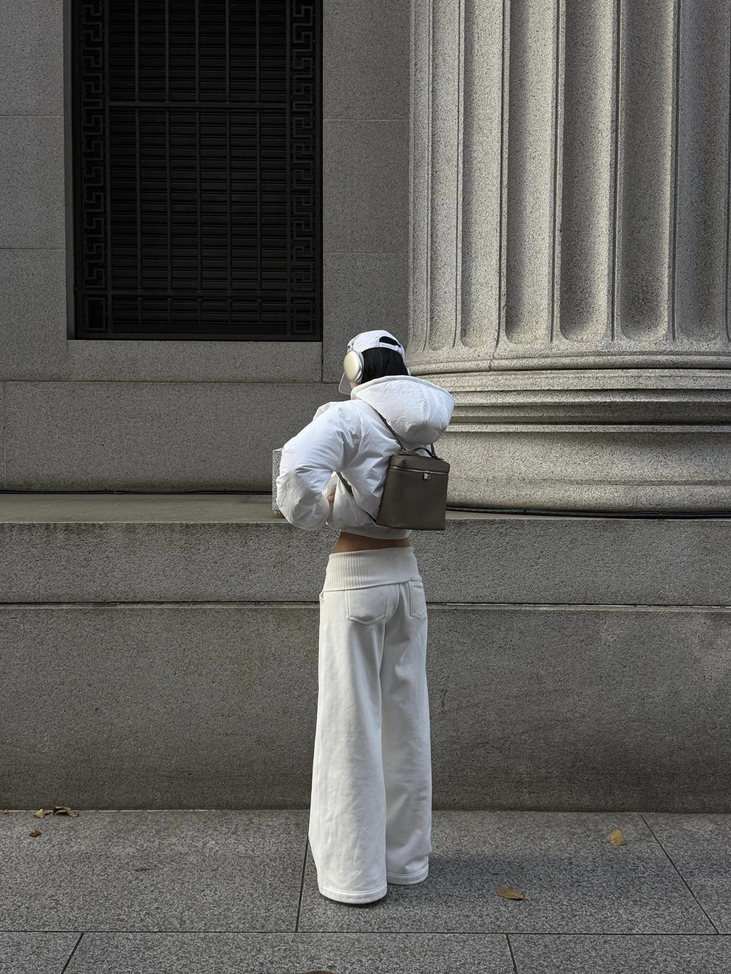 rovente White Ribbed High Waist Micro Flare Pockets Knit Women's Cotton Blend Sweatpants