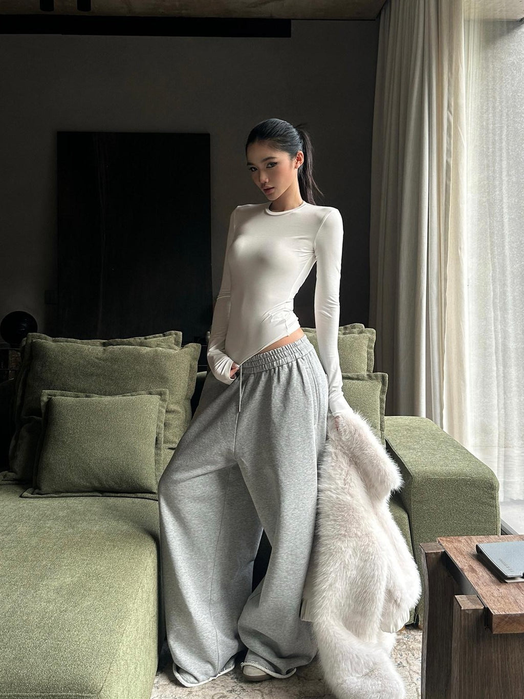 rovente White Slim Fit Round Neck Knitted Women's Spandex Blend Long Sleeve T-shirts