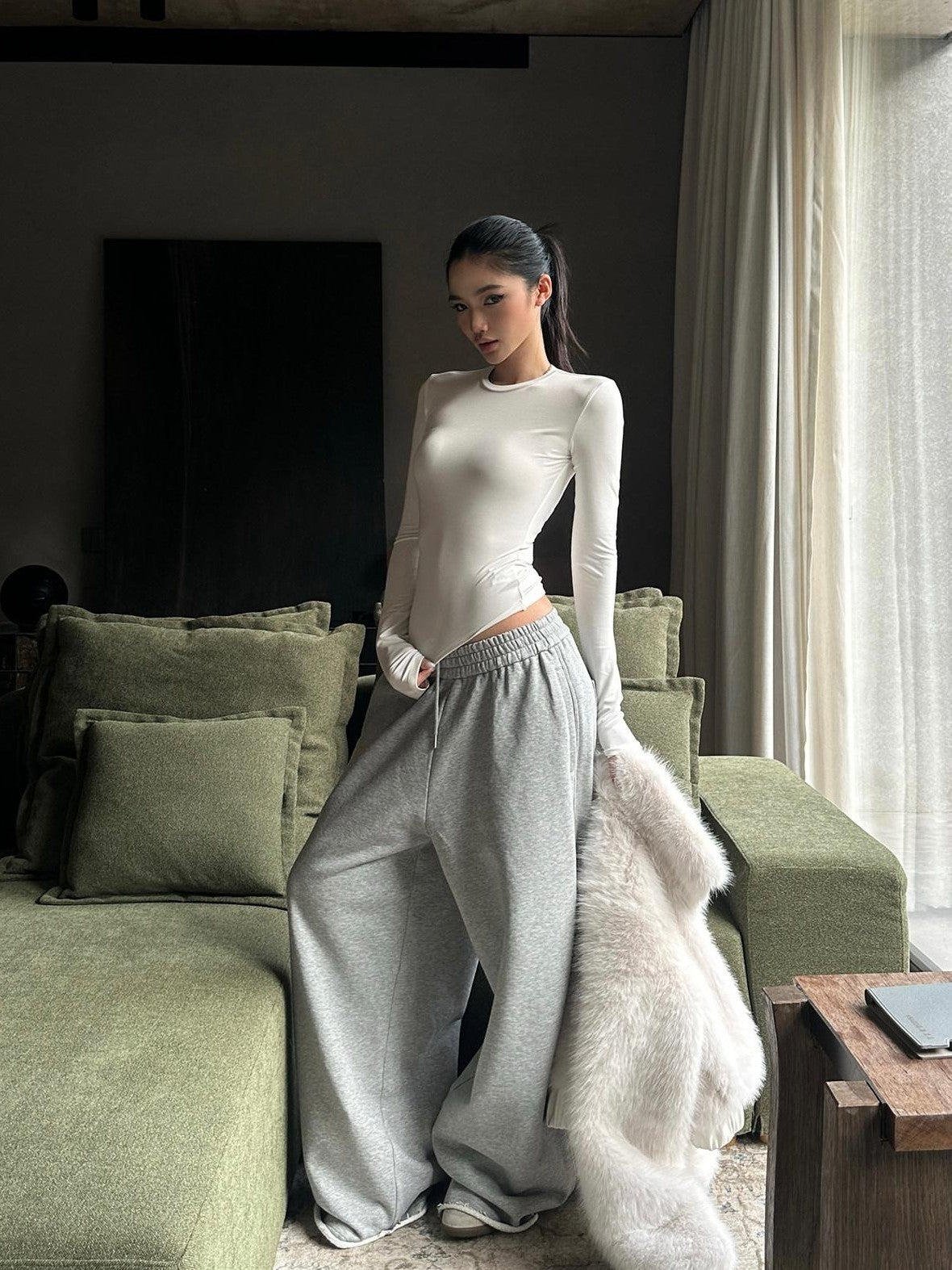 rovente White Slim Fit Round Neck Knitted Women's Spandex Blend Long Sleeve T-shirts