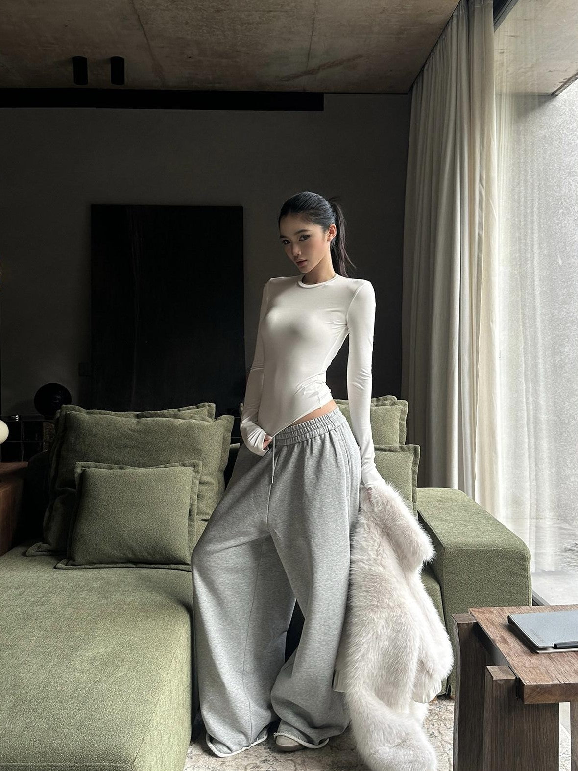 rovente White Slim Fit Round Neck Knitted Women's Spandex Blend Long Sleeve T-shirts