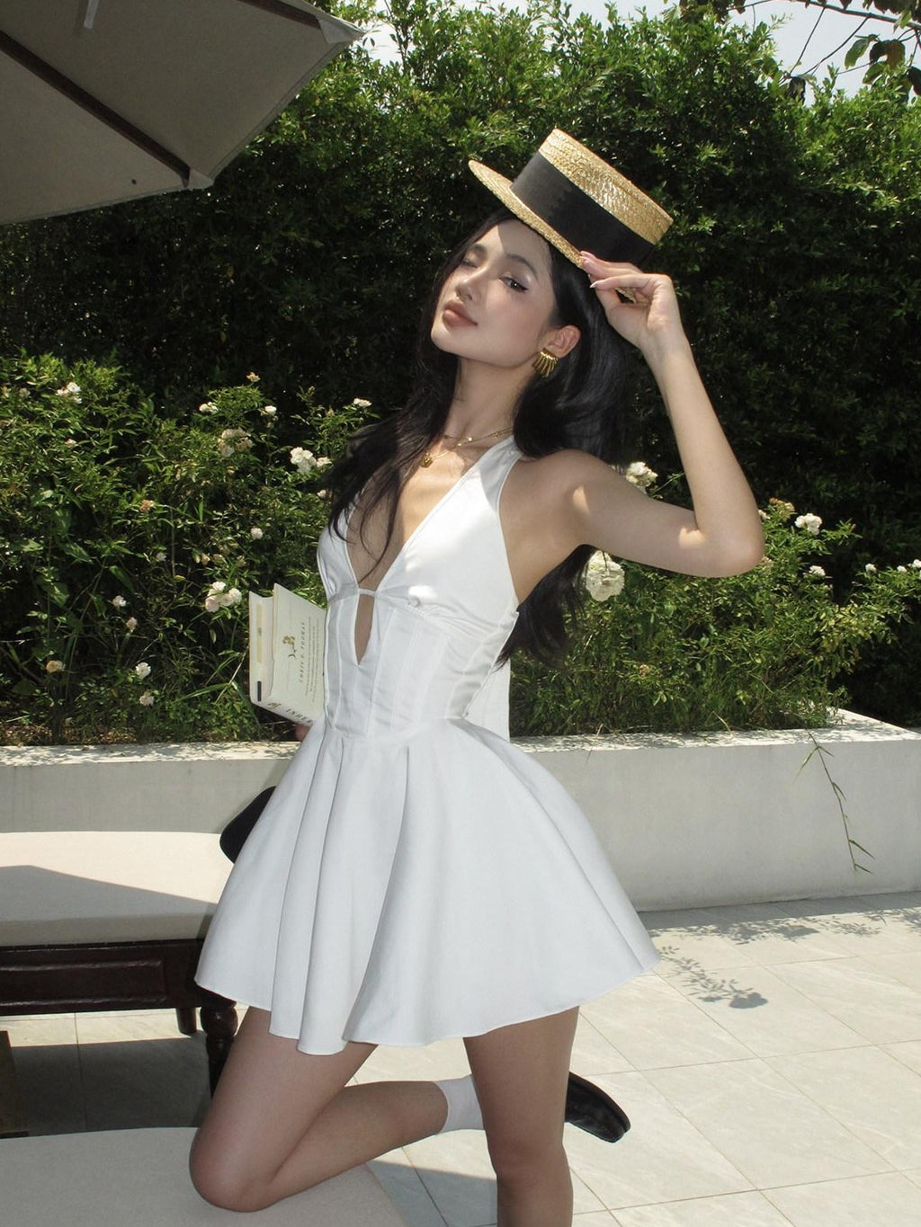 rovente White V-neck A Line Cinched Waist Women's Cotton Blend Woven Halter Mini Dresses